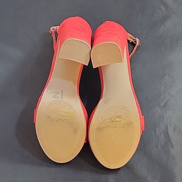 BRAND NEW WILD DIVA LOUNGS ADJUSTABLE BUCKLE ANKLE STRAP POINTED TOE HEEL SANDAL - Picture 14 of 16